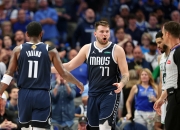 开云体育中国官网-包含独行侠横扫掘金，福克斯高光表现的词条