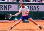 开云体育直播-法网鏖战温网，梅德韦杰夫状态火热的简单介绍