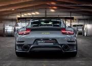 开云APP-赛道与球场的双重奏，F1年度争冠焦点战与湖人轻取尼克斯的胜利哲学