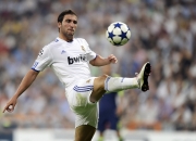 开云体育官方网站-赛道与球场，双线战火中的突破与征服