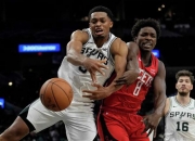 开云体育中国-马刺碾压天津队，范弗利特扛起全队