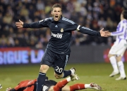 开云下载-赛道上的绝对统治，红牛车队碾压法拉利，阿隆索高光表现点燃赛场