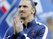 开云官网-当德甲争冠战遇上76人狂胜，体育世界的平行叙事