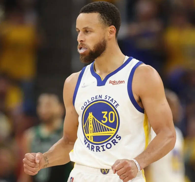 波兰男篮轻取公牛,库里送出助攻 波兰男篮轻取公牛,库里送出助攻