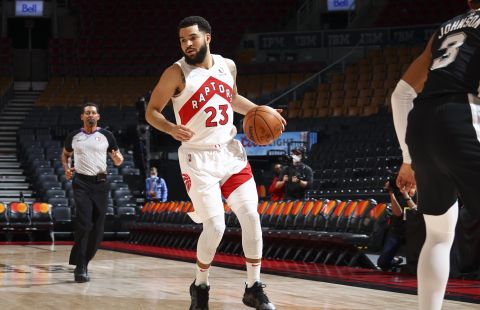 马刺碾压天津队，范弗利特扛起全队