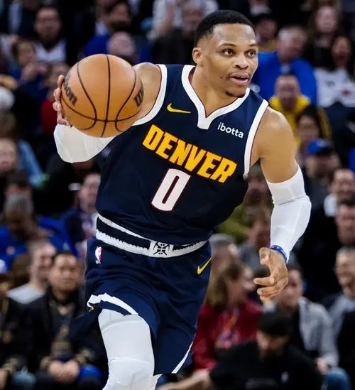 掘金队表现出色目前排名第一 掘金队表现出色目前排名第一