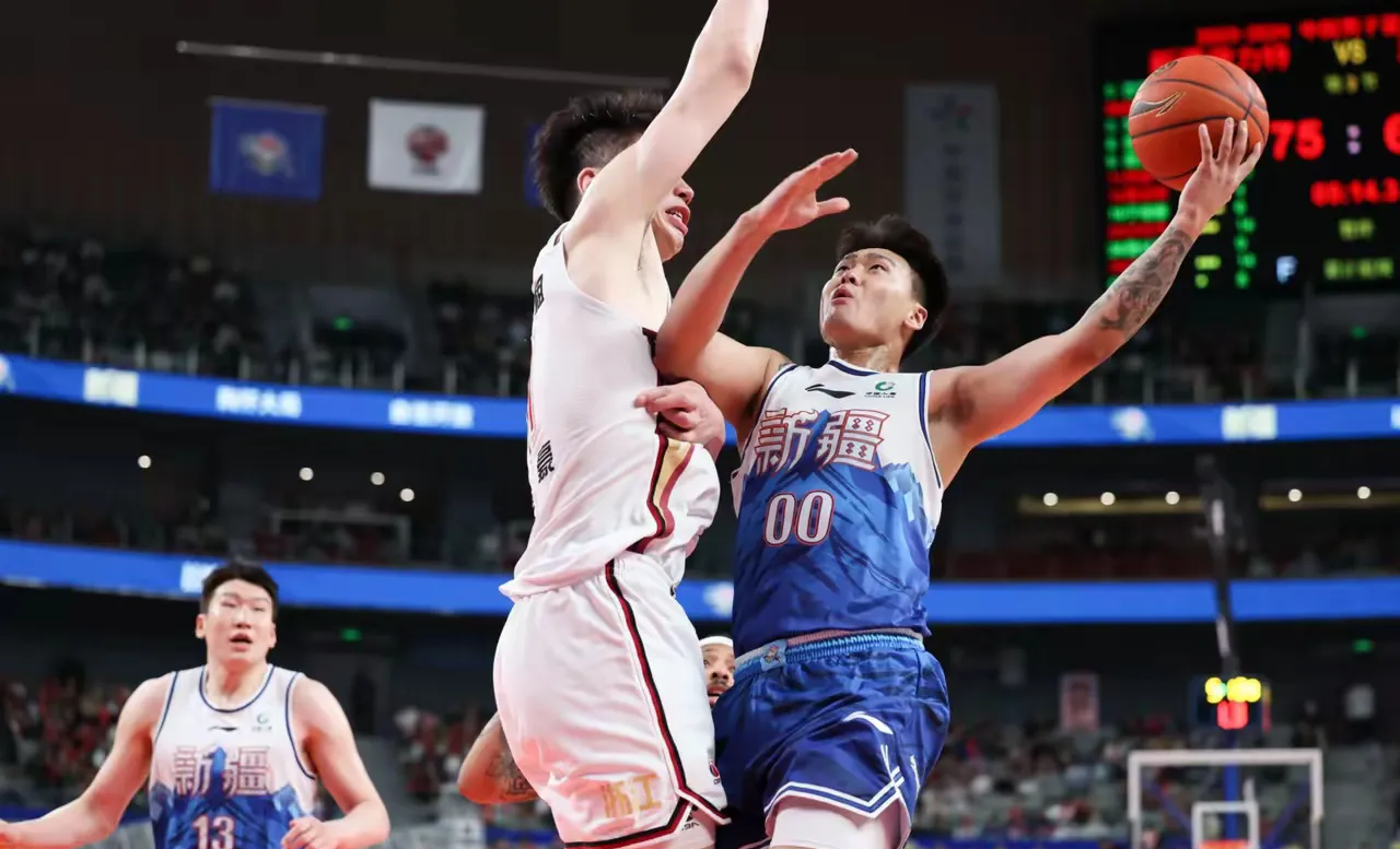 包含四川男篮击败对手，晋级希望渐浓的词条