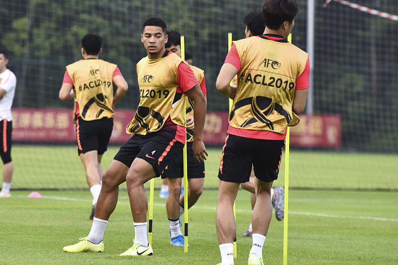 包含恒大发布战术海报,球迷期待奇兵出击,更换首发的词条 包含恒大发布战术海报,球迷期待奇兵出击,更换首发的词条