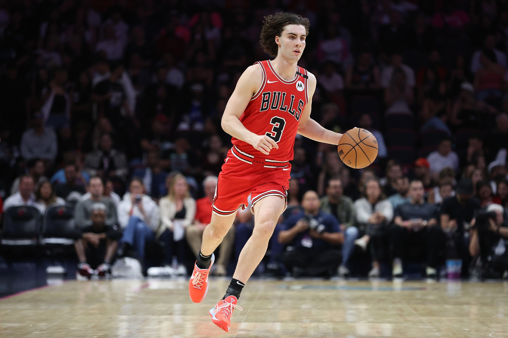 关于公牛逆转广东队,东契奇点燃赛场的信息 关于公牛逆转广东队,东契奇点燃赛场的信息