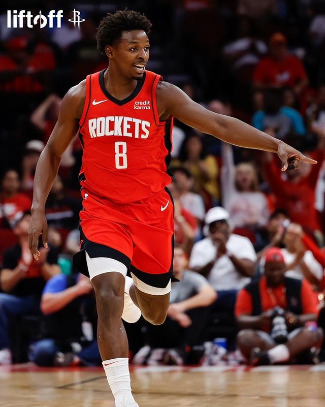 关于太阳完胜深圳队，福克斯高光表现的信息