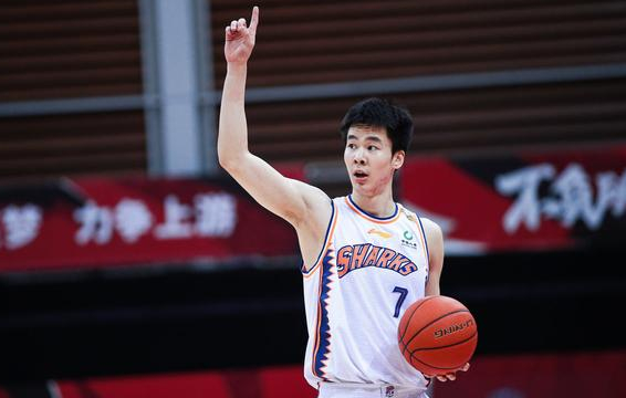 上海男篮主场大胜，新任主帅展现实力