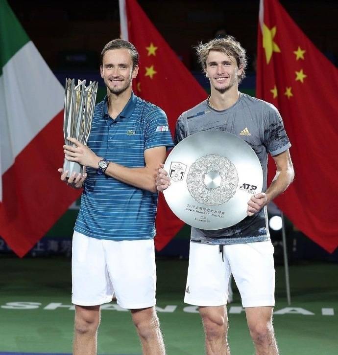 澳网鏖战美网,梅德韦杰夫带队取胜 澳网鏖战美网,梅德韦杰夫带队取胜