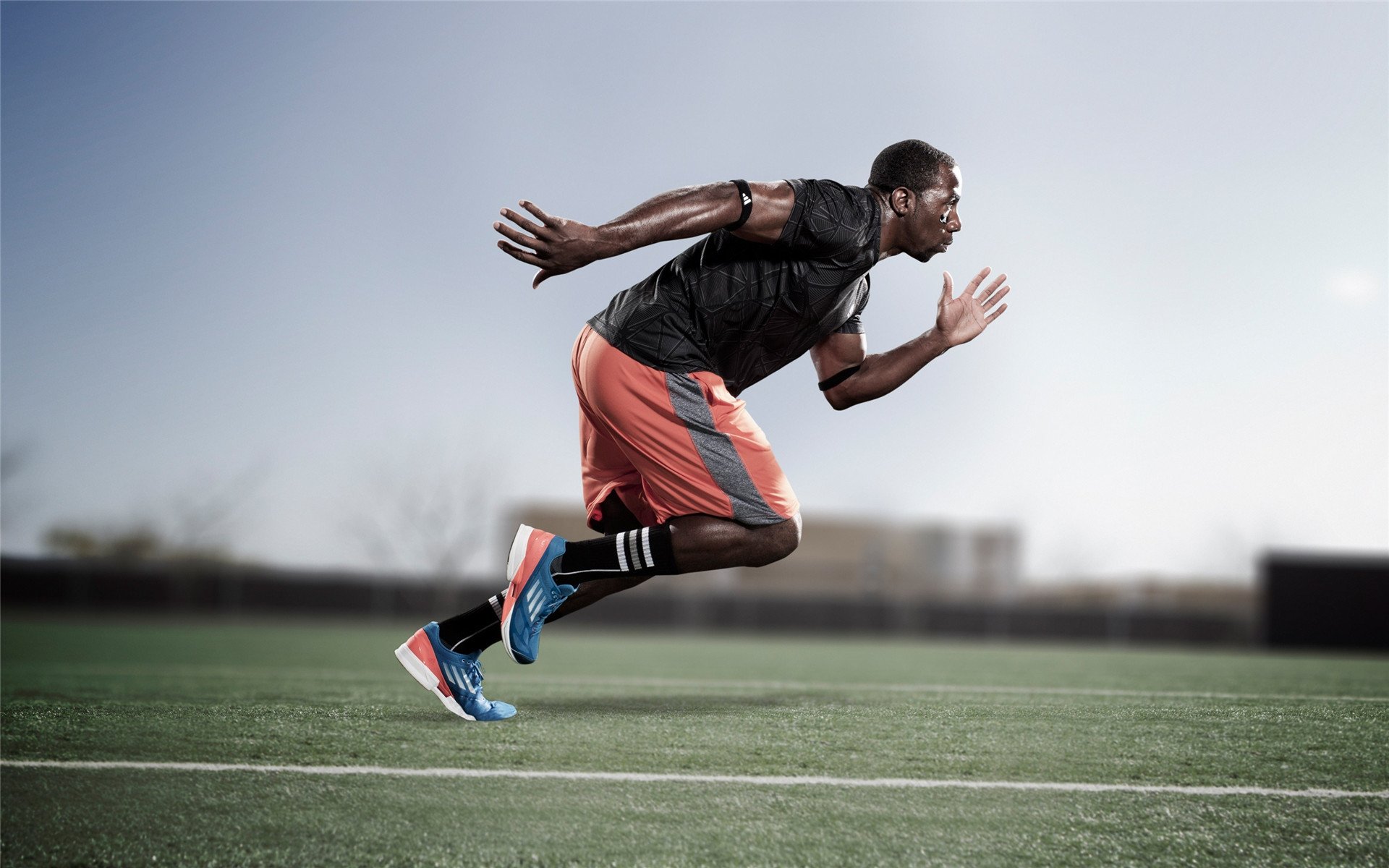 赛道终章，穆勒关键制胜，F1年度争冠之夜诞生唯一王者